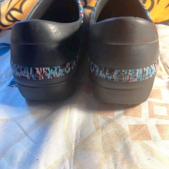 Crocs Women's Neria Pro Ii Clogs, Slip Resistant Work Shoes - Size W7 - Picture 3 of 8